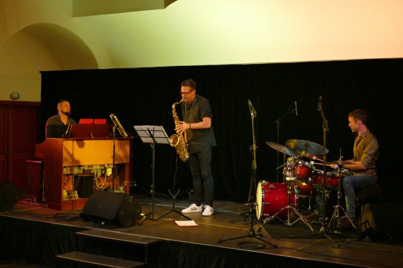 JAZZ: Petr Kalfus Trio