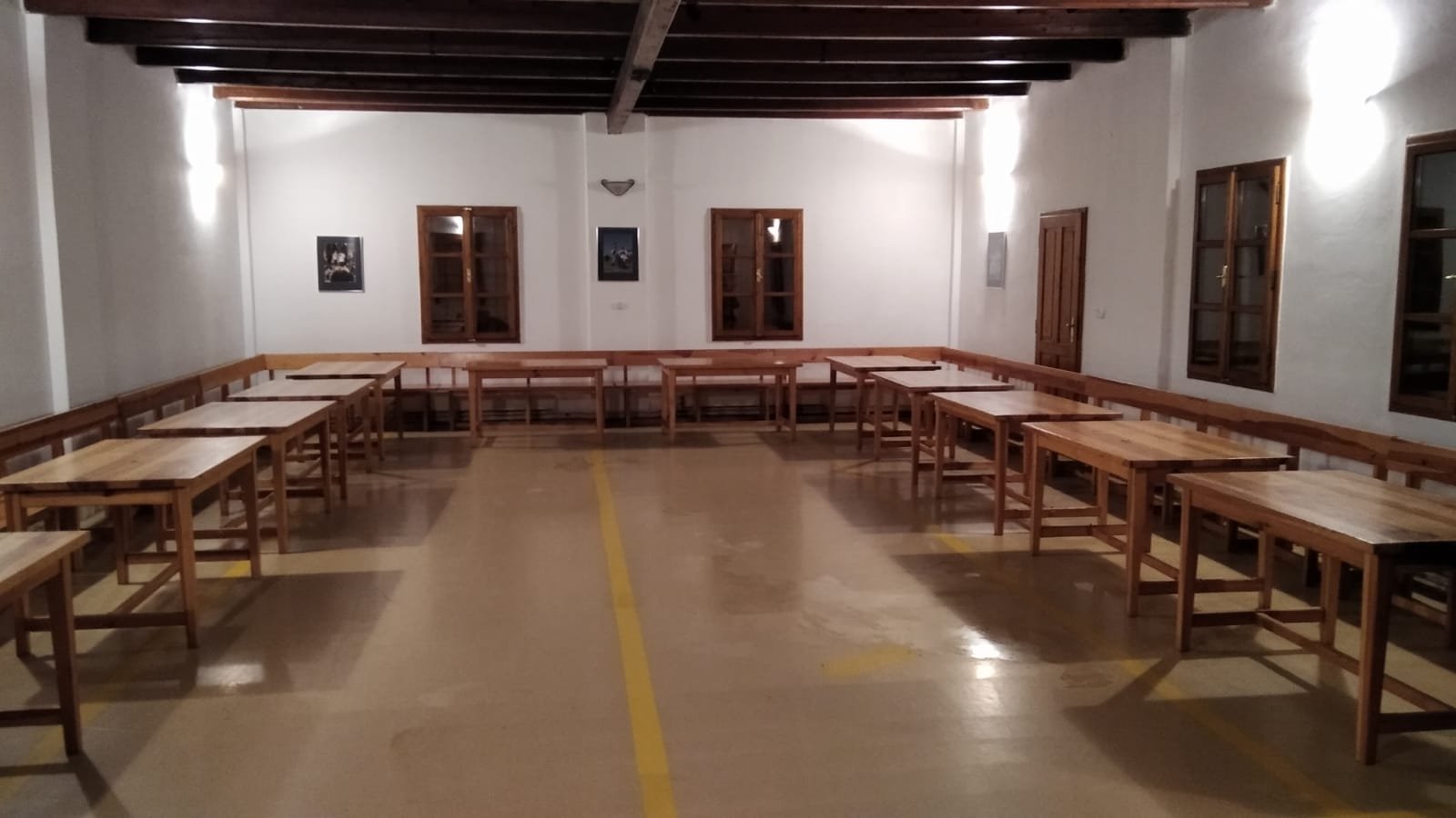 Co se děje v zavřených sálech