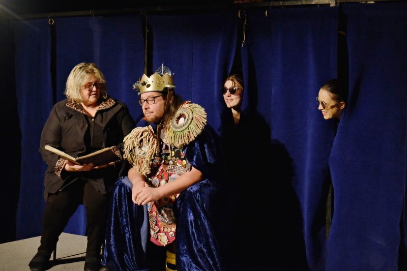 DIVADELNÍ PÁTKY: Divadelní spolek Čapek - Ubu se vrací