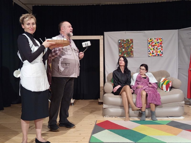 DIVADELNÍ PÁTKY: SOS Malenovice - Už zase nespíš