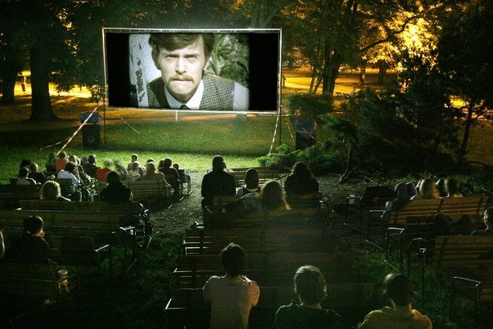 Letní kino ve Smetanových sadech startuje!