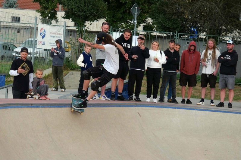 Skate Contest & 686 collective free party