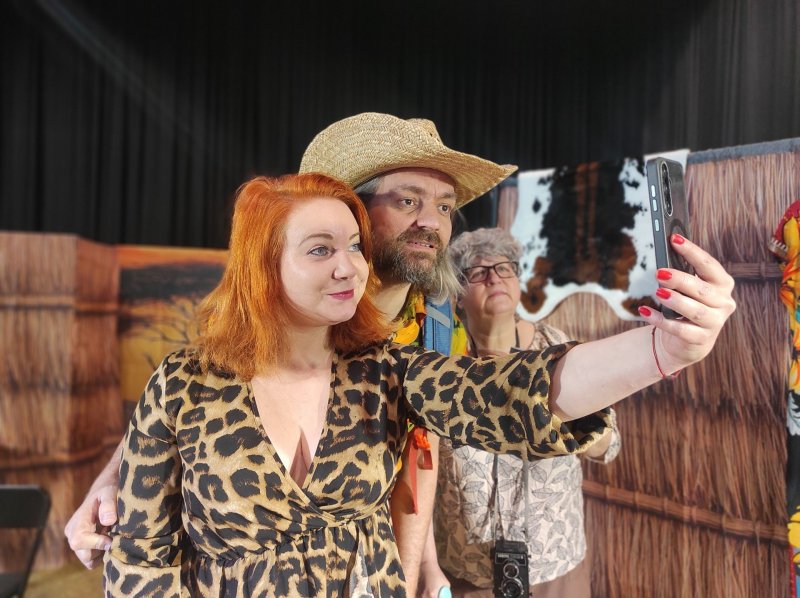 Divadelní pátky: DS Břest - Doma není nikdo komikem