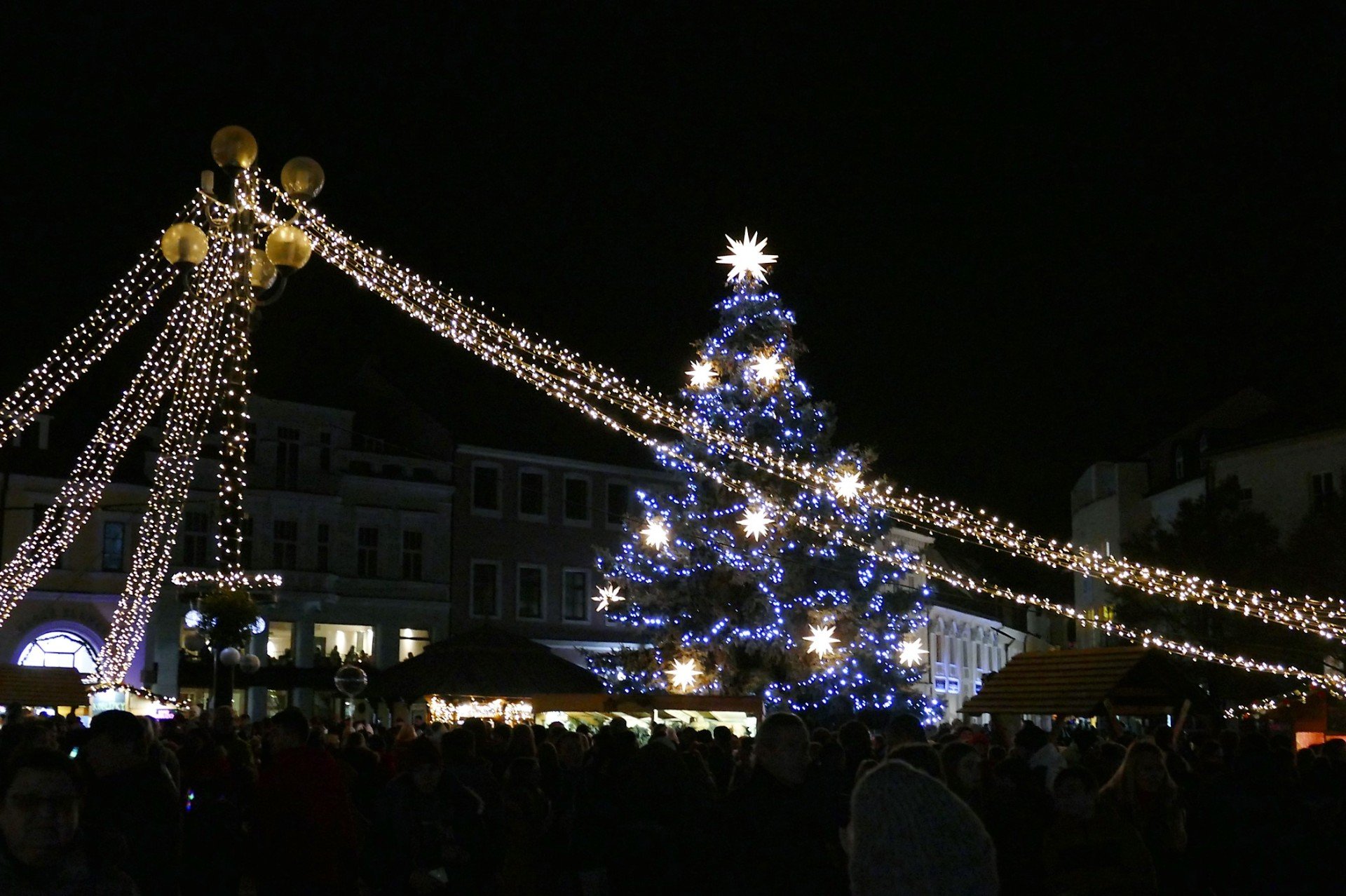 Zahájení adventu na Masarykově náměstí - foto a video ohlédnutí