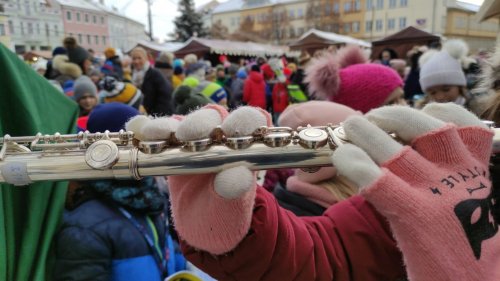 Masarykovo náměstí - mezi zlatou nedělí a Štědrým dnem