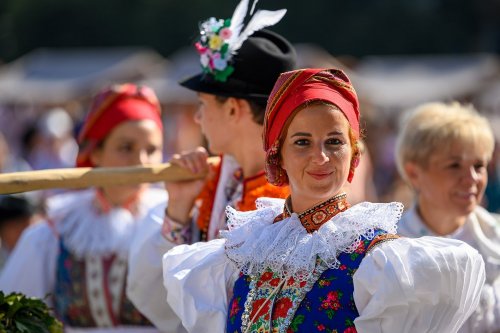 Slovácké slavnosti vína a otevřených památek - krojovaný průvod